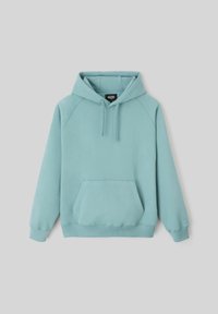 Hoodie bleu clair avec poche avant, capuche à cordon et poignets côtelés, présenté sur un fond gris uni.
