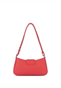 Borsa a tracolla in pelle sintetica rossa con forma sottile, tracolla piatta regolabile e chiusura a patta rettangolare. Texture liscia, senza motivi visibili.