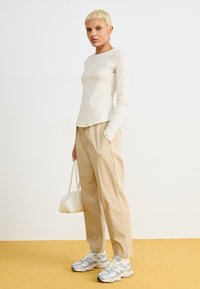 New Balance MICRO LONG SLEEVE - Μπλούζα με μακριά μανίκια - linen