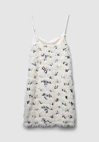 Abito bianco peloso con spalline sottili, ricoperto di paillettes che variano tra nero e argento, caratterizzato da un aspetto testurizzato e stratificato.