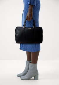 LIU JO BOWLING BAG - Mala de mão - nero