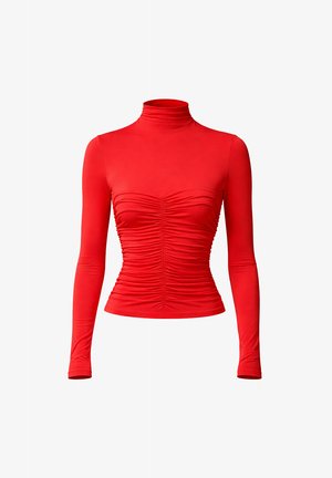 Top roșu cu mâneci lungi și guler înalt, având detalii strânse la nivelul bustului și părților laterale, realizat dintr-un material fin și elastic.