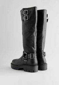 Next Batai su platforma - mottled black