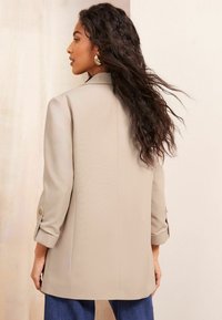 Friends Like These PETITE FIT - EDGE TAILORED SLEEVE DETAIL - Lühike jakk - neutral