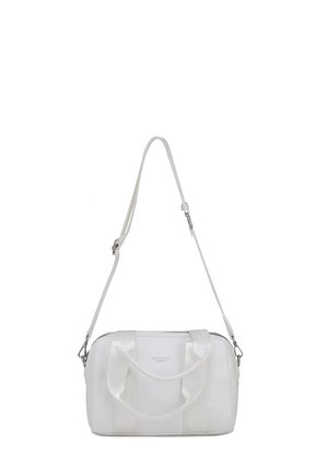 Sac à épaule rectangulaire blanc avec deux courtes anses et une longue bandoulière ajustable, avec un marquage subtil au centre devant.