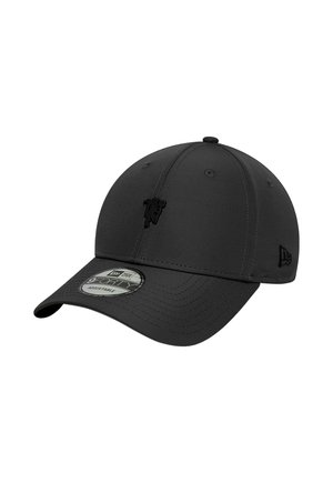 Schwarze verstellbare Baseballkappe mit gebogenem Schirm, mit dezentem schwarz besticktem Logo vorne und seitlich, auf weißem Hintergrund dargestellt.