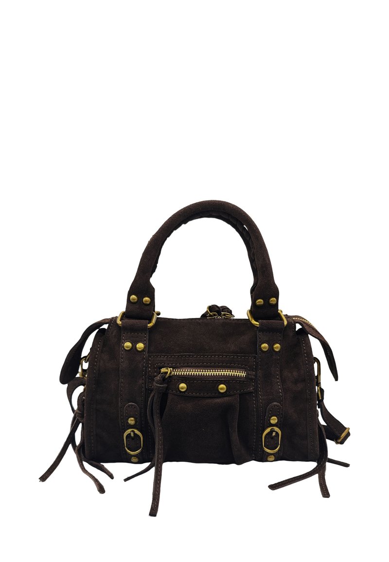 Sac à main en daim marron foncé avec poignées doubles, poche zippée, quincaillerie décorative et glands sur les côtés ; présente un design compact et structuré.