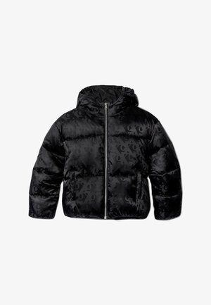 Giacca imbottita nera con cappuccio, zip frontale, tasche laterali e tessuto con trama leggermente decorata.