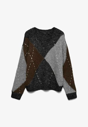 Adīts džemperis ar ģeometrisku rakstu pelēkā, brūnā un melnā krāsā, redzama baltā izšuvuma detaļa un apaļš kakla izgriezums.