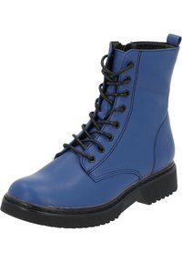 Bota de combate de cuero sintético azul con cordones negros, cuello acolchado, punta redonda y suela de goma texturizada. Detalle del logo en el lateral.