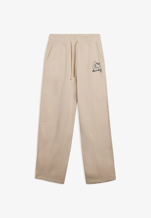 Pantaloni sportivi beige con cintura elastica, tasche laterali e un design di Topolino ricamato in blu navy sulla gamba sinistra. Texture liscia.