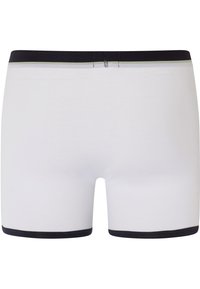 Valkoiset puuvillaboksereet, joissa on pehmeä rakenne, musta vyötärönauha ja hienovaraiset harmaat yksityiskohdat ylhäällä. Klassinen suorakulmainen muoto.