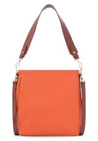 Oranje faux leren handtas met een gladde textuur, rechthoekige vorm, bruine verstelbare schouderband en accenten in goudkleurig metaal.