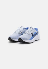 Nike Performance DOWNSHIFTER 13 - Tekaški copati za cesto - football grey/black/royal pulse/white