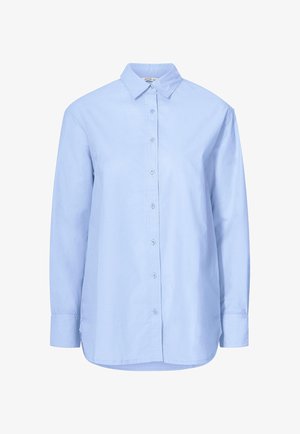 Lichtblauwe overhemden van katoen met een klassieke kraag, lange mouwen en een licht gebogen zoom. Glad oppervlak zonder patronen.