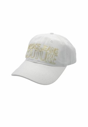 Cappellino da baseball bianco in cotone con ricamo in rilievo dorato che riporta la scritta "VERSACE JEANS COUTURE" sul davanti. Design con visiera curva.