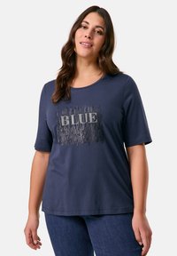 Samoon KURZARM RUNDHALS MIT VERZIERTEM WORDING - T-Shirt print - dark lake blue gemustert
