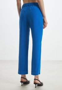 Calliope CLASSICO TINTA UNITA - Pantaloni - blu