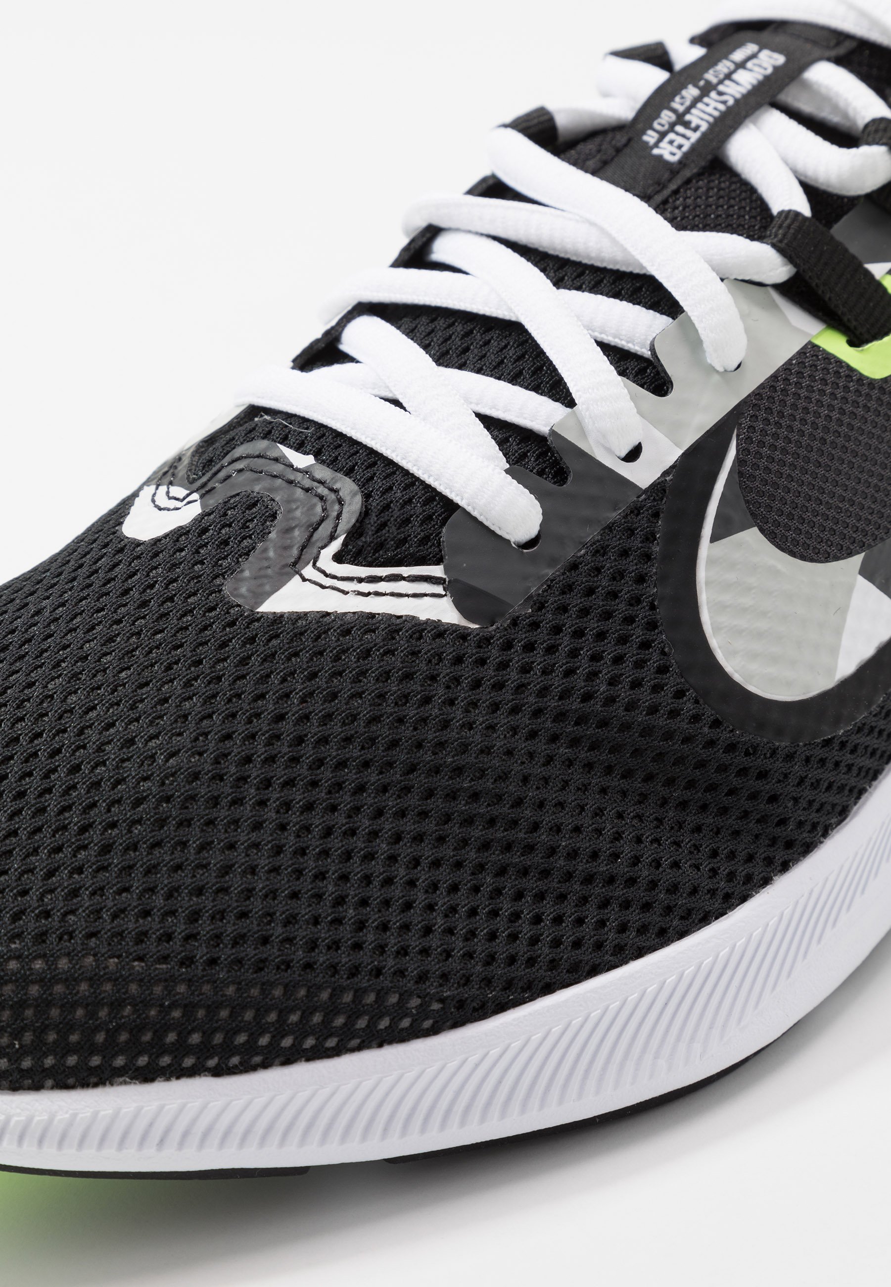 Nike Performance DOWNSHIFTER 9 Nøytrale løpesko black Nike Performance DOWNSHIFTER 9 Nøytrale løpesko smoke