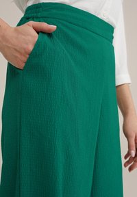 WE Fashion Hlače - green