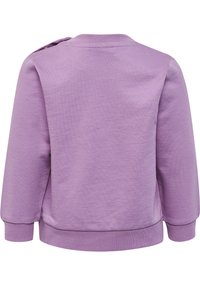 Lilla sweatshirt med en glat overflade, der har lange ærmer, en rund udskæring og en knapdetalje på den ene skulder.