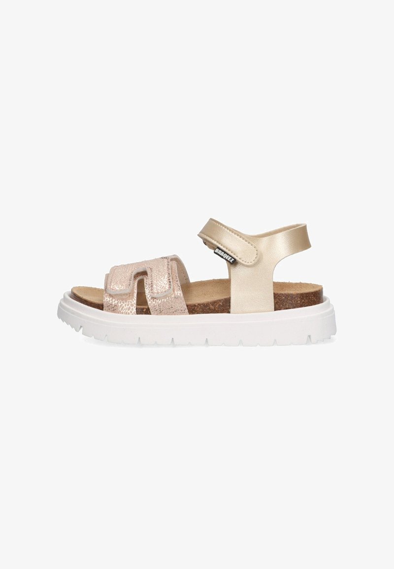 Sandales rose clair et dorées avec deux brides, l'une embossée, et une bride à l'arrière. Semelle en caoutchouc blanc avec texture antidérapante. Semelle en liège pour le confort.