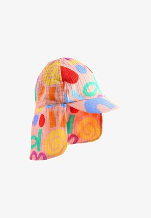 Chapeau de soleil en tissu coloré avec rabat de cou, présentant des formes abstraites et des lettres en rouge, jaune, bleu, vert et orange sur un fond rose.