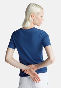 United Colors of Benetton WITH GLITTER PRINT LOGO - Triko s potiskem - blue