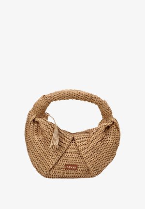 Bolso de mano tejido en color beige con un asa redondeada, que presenta un diseño texturizado, un acento de borlas y una etiqueta de marca.