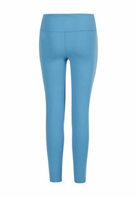 Leggings azules hechos de una tela elástica con una textura suave. Cuentan con un diseño ajustado y una cinturilla alta, adecuados para ropa deportiva.