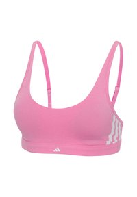 Rosa Sport-BH mit dünnen verstellbaren Trägern, weißen Seitenstreifen und kleinem weißem Logo auf dem elastischen Bund unter den Körbchen, isoliert auf weißem Hintergrund.