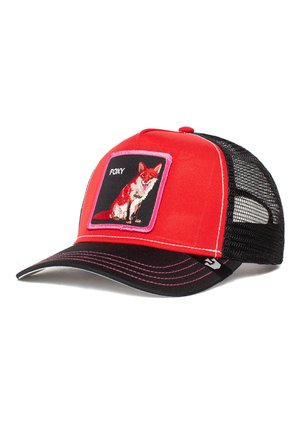 Gorra roja con paneles de malla negra, que presenta un gráfico de un zorro en un parche cuadrado con la palabra "FOXY" encima de la imagen. Visera curvada con costuras en contraste.