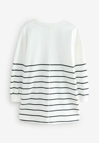 Hvid sweatshirt med sorte vandrette striber, med en afslappet pasform, droppede skuldre og ribkant ved halsudskæringen. Blød, glat tekstur.