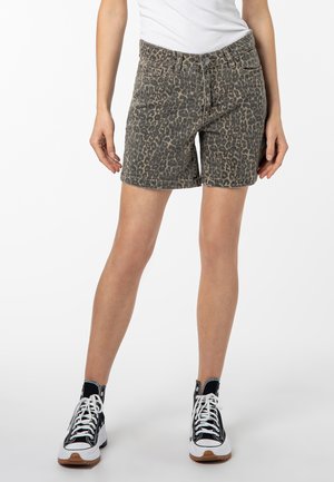 Leopard print denim shorts in gray and brown, featuring a five-pocket design and a straight fit, paired with black high-top sneakers.