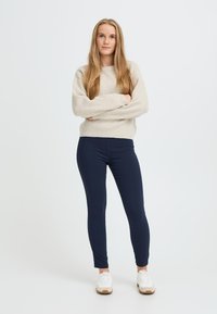 Oxmo OXKEILY SLIM FIT - Džegingi - copenhagen night