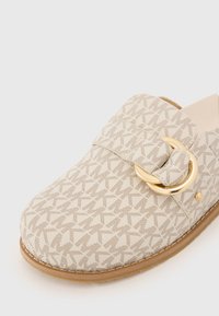 Thumbnail Image 9