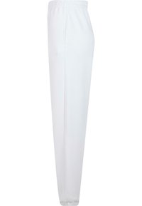 Witte sweatpants met een elastische tailleband, taps toelopend ontwerp, zijzakken en een gladde katoenen textuur. Geschikt voor casual gebruik en lichaamsbeweging.
