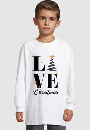 Weißes Langarm-T-Shirt mit schwarzem und goldenem Text: "LOVE Christmas", mit stilisiertem schwarzen Weihnachtsbaum und Stern-Akzenten.