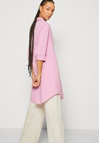 Marc O'Polo DRESS A-LINE SHIRT DETAILS LONG SLEEVE - Φόρεμα πουκάμισο - berry lilac