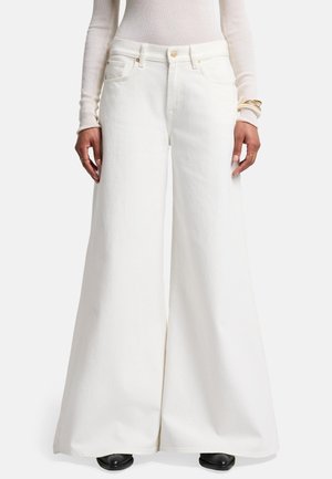 WIDE  WILLOW  - Flared Jeans - white