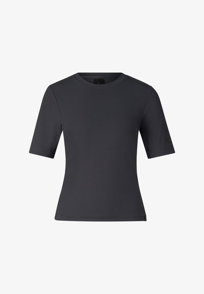 Sort ribbet, tætsiddende t-shirt med korte ærmer, rund halsudskæring og diskret tekstur, vist på en ensfarvet hvid baggrund.