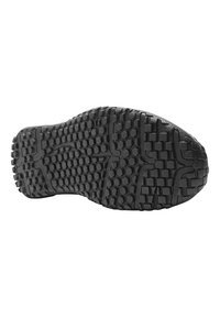 Semelle de chaussure en caoutchouc noir avec des motifs hexagonaux et linéaires texturés, conçue pour l'adhérence et la durabilité. Présente un bord lisse et surélevé.