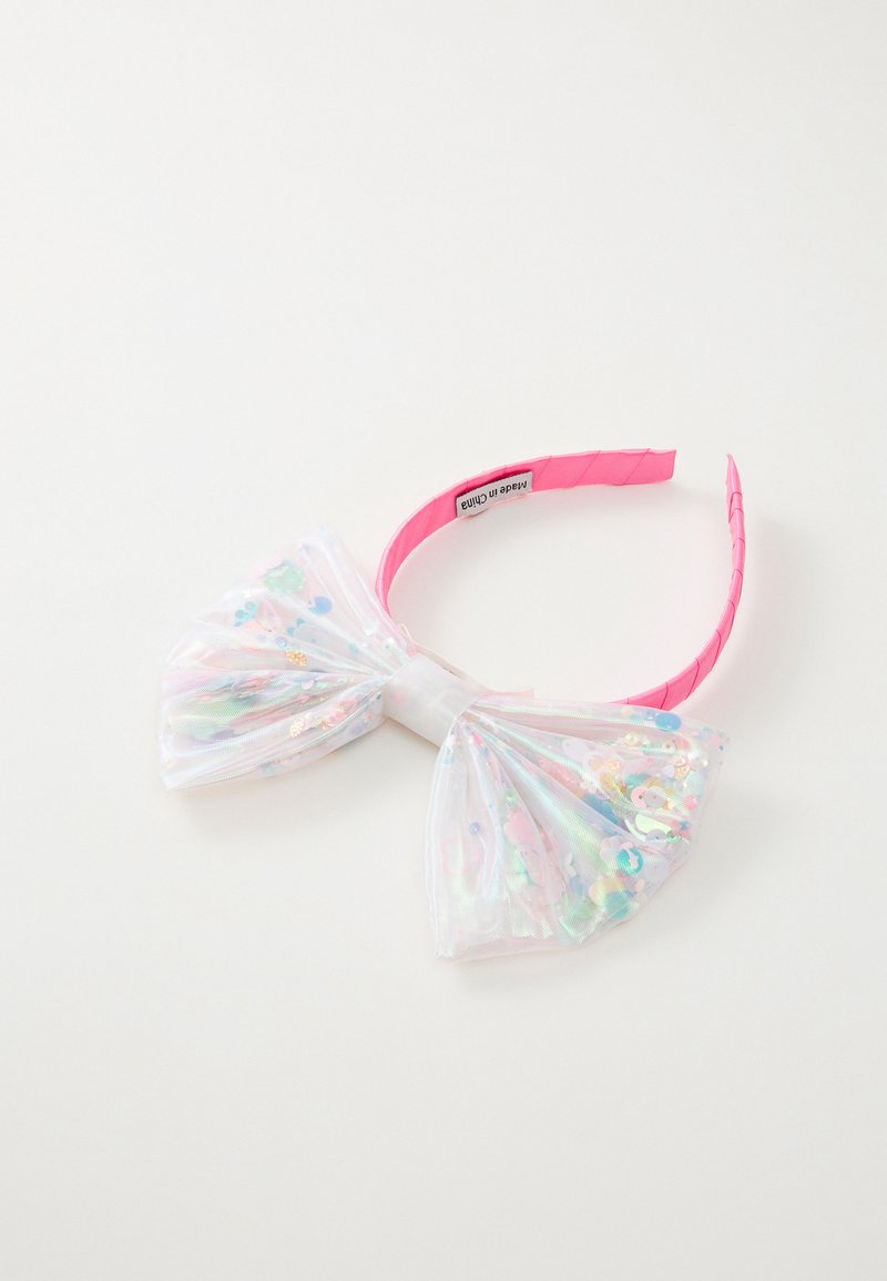 Ružový čelenka s veľkou, priehľadnou mašľou naplnenou viacfarebnými flitrami a vrkočovým vzorom na páske.