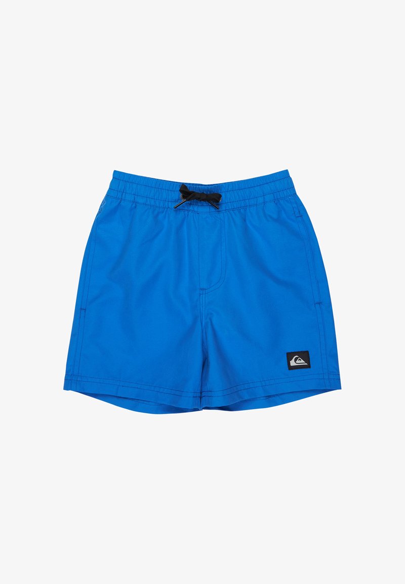 Niebieskie męskie kąpielówki z czarnym sznurkiem i małą czarną naszywką z logo na lewej nogawce.