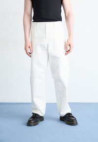 Carhartt WIP - SINGLE KNEE PANT - Traperice opuštenog kroja - off-white rinsed Minijatura 1