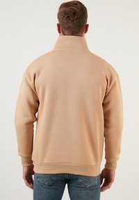 Buratti REGULAR FIT - Sudadera - sand
