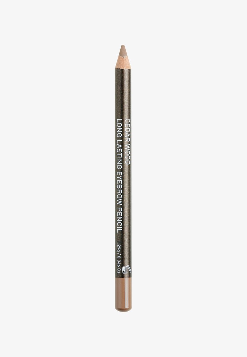 Brązowy ołówek do brwi z ostrą końcówką, o ciemnym drewnianym wzorze i srebrnym napisie "Cedar Wood" oraz "Long Lasting."