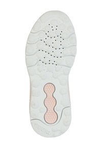 Suela de zapato de goma blanca con acentos rosas, que presenta patrones de agarre texturizados y agujeros de ventilación para la transpirabilidad. Se aprecia la marca Geox.