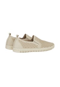Scarpe slip-on beige con tomaia in maglia testurizzata, dotate di un design a scallop e suole in gomma rigata per una maggiore aderenza.