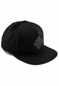 Cappellino nero con lati in rete e visiera nera solida. Presenta un logo a forma di diamante sul davanti. Realizzato in materiale traspirante.